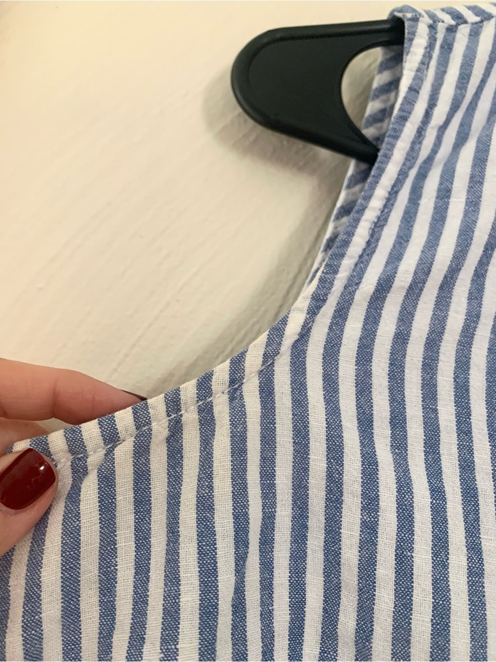 Liz Claiborne Sleeveless Striped Linen blend Blouse. Small - Picture 4 of 6